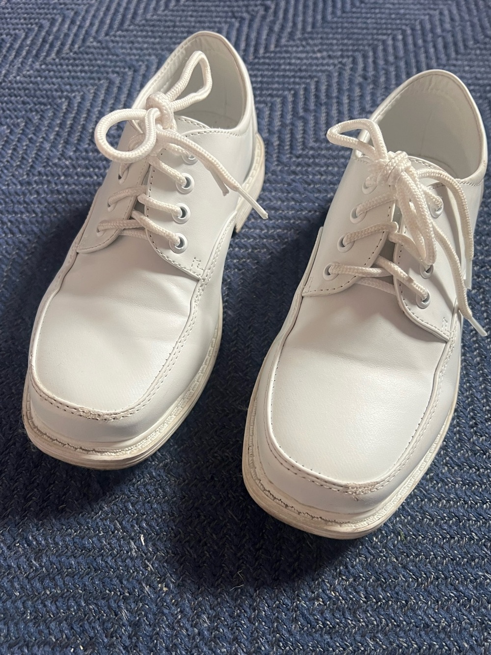Classic White boys Lace-Up Shoes
